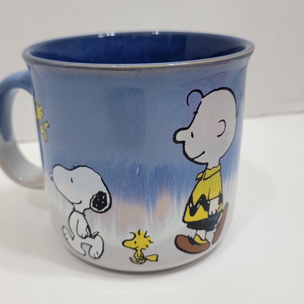 NEW PEANUTS SNOOPY &‎ THE Whole GANG COFFEE Tea MUG 21 OZ Blue White Tie Dye